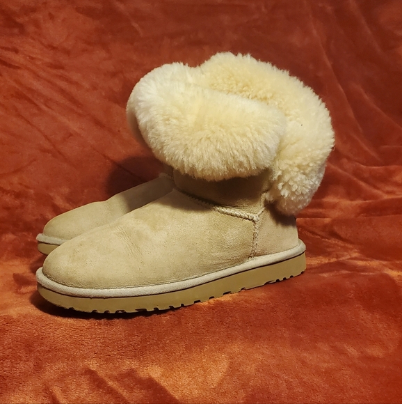 UGG WOMEN'S LOW TOP ANKLE FUR BOOTIES - Picture 2 of 6